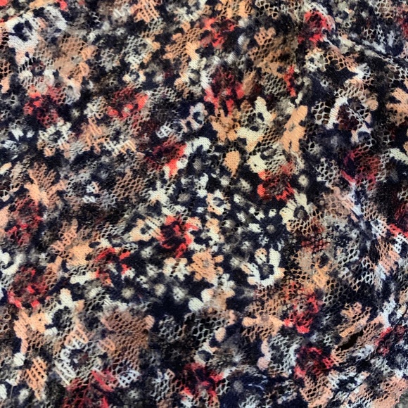 Torrid tshirt with floral capped sleeves - Picture 2 of 2